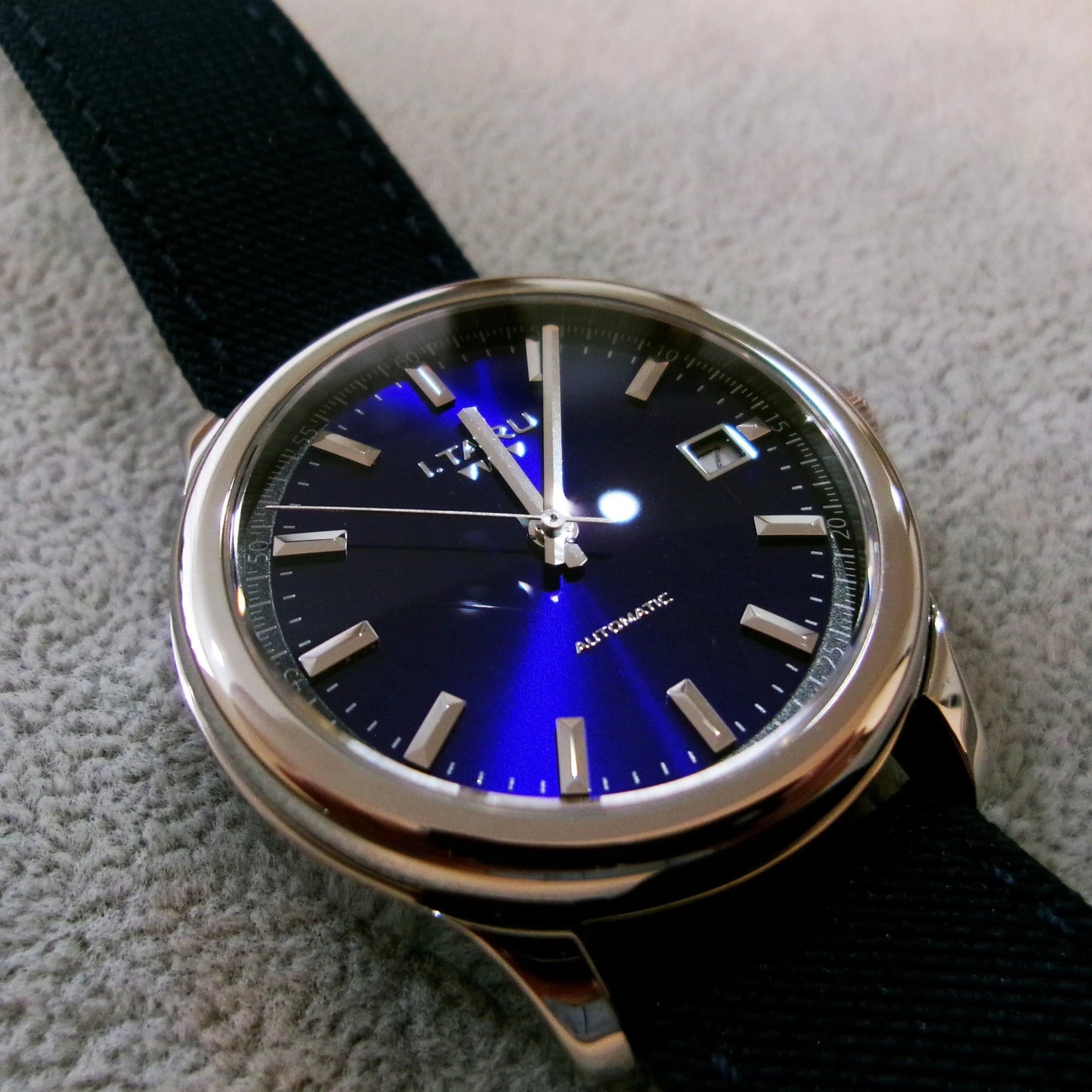 I.TARU Classic 38mm - blue sunray dial -
