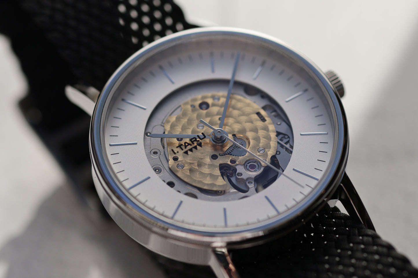 AXIS LIGHT - Lightweight Comfort with a Perlon Strap.