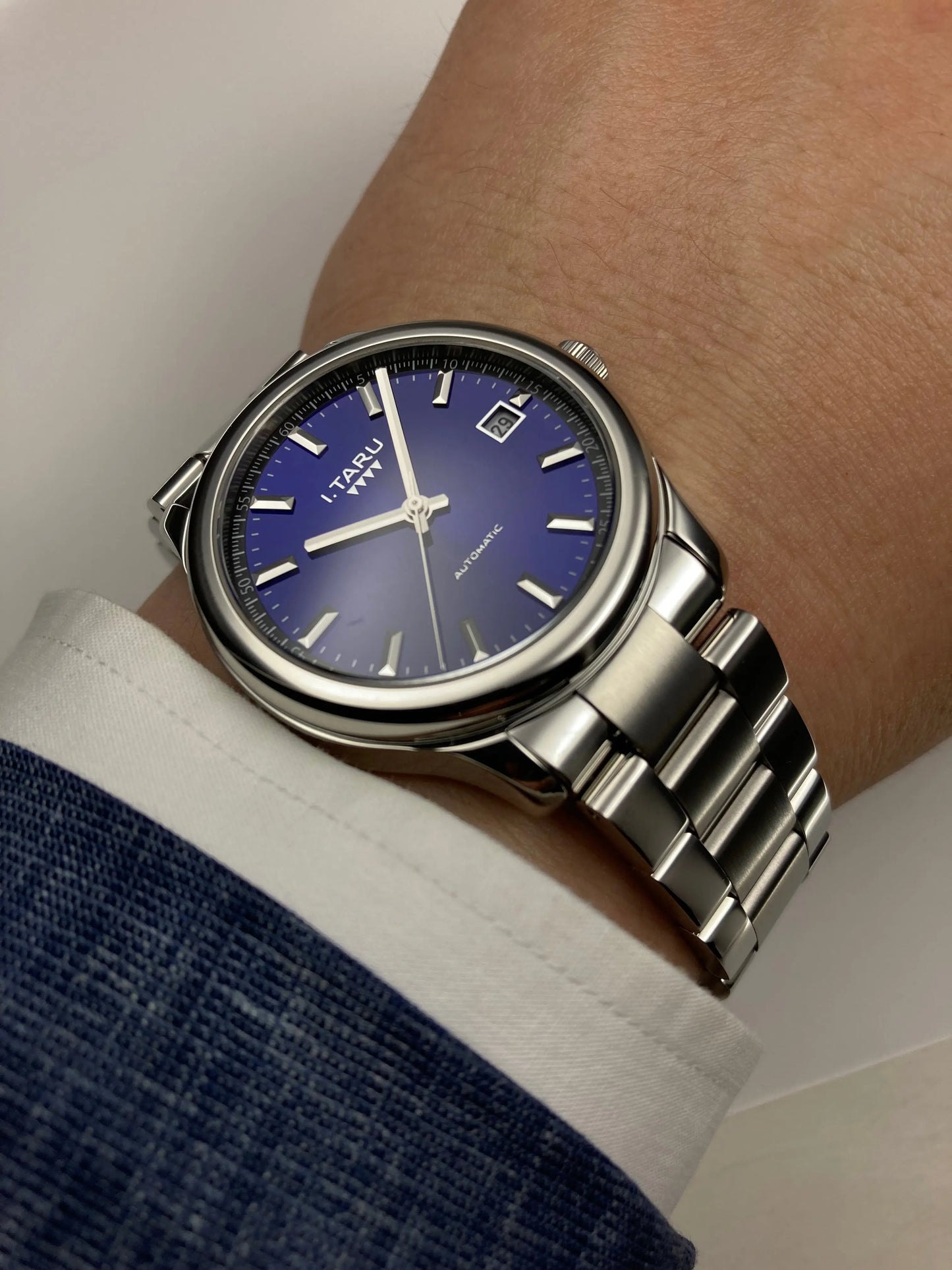 I.TARU Classic 38mm - blue sunray dial -