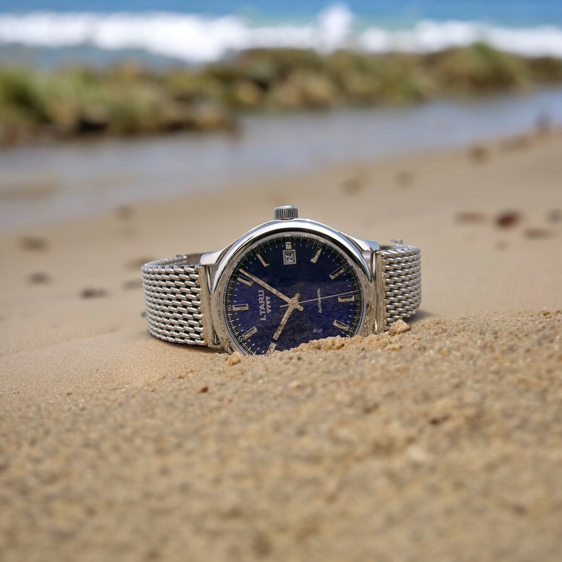 Reminiscent of summer skies: the Sunray Blue dial, I.TARU CLASSIC.