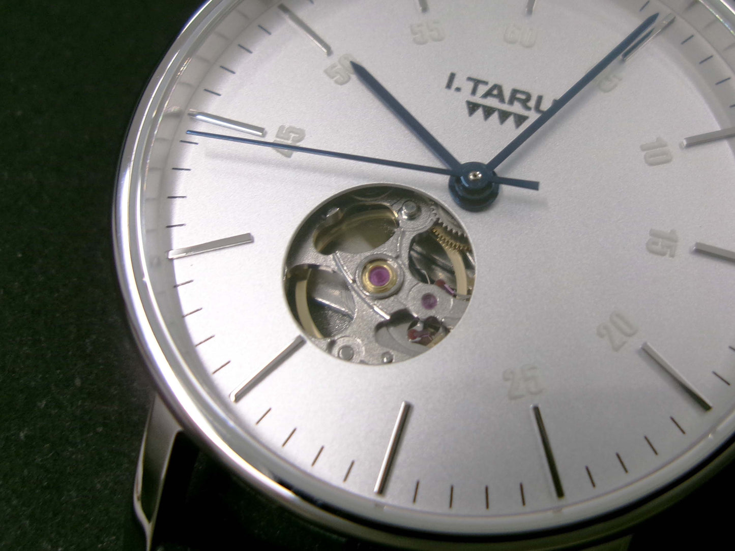 I.TARU classic gauge - white (blue hands) dial